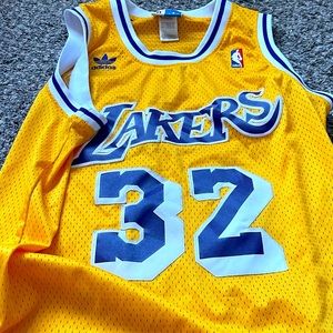 Lakers 32 Johnson medium jersey